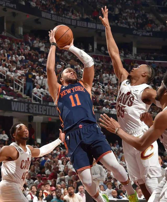 三亿体育体育官网app-战斗激烈！双方争夺领先优势