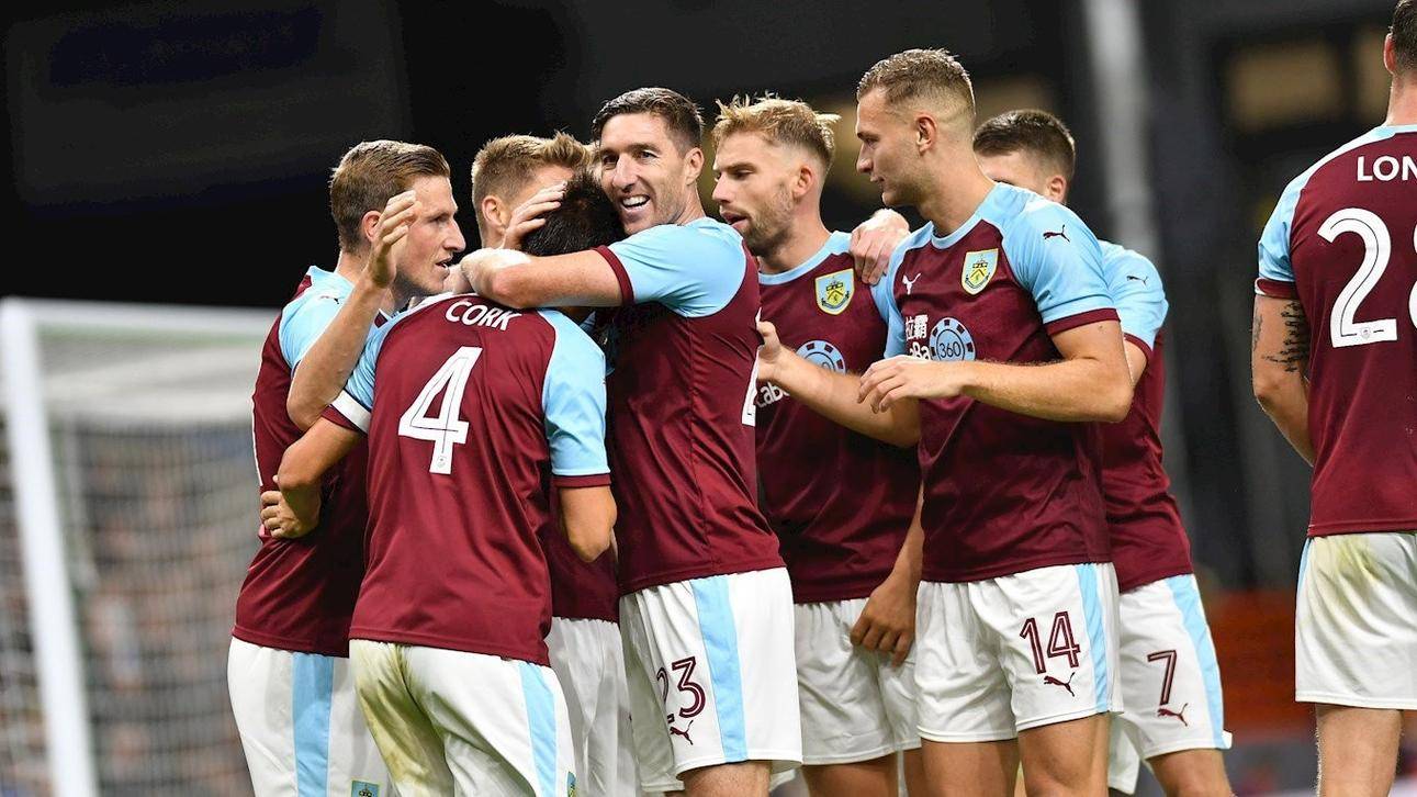 三亿体育体育官方-包含伯恩利遭遇主场失利，球队连续三场未能取胜，战绩受到质疑的词条