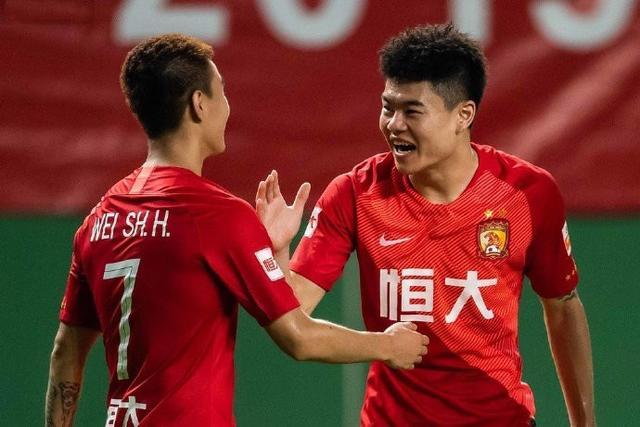 重回榜首!富力一举超越恒大,斩获宝贵胜利的简单介绍 重回榜首!富力一举超越恒大,斩获宝贵胜利的简单介绍