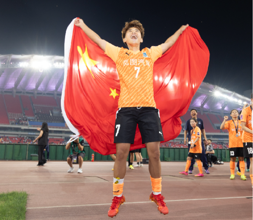 亚洲球员展现出色技术，带领球队赢得较量胜利的简单介绍