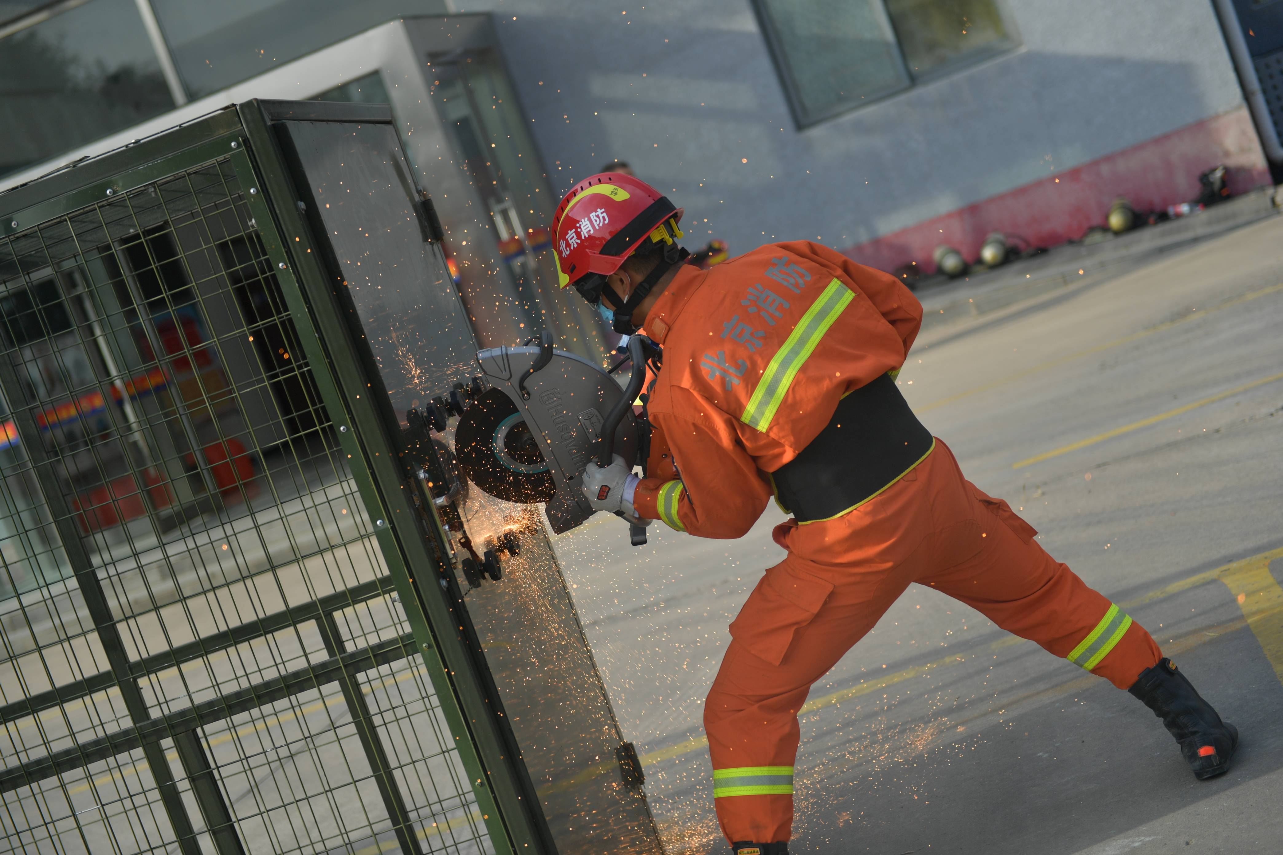 三亿体育体育活动-精湛球技，队伍团结一心向胜利前进的简单介绍