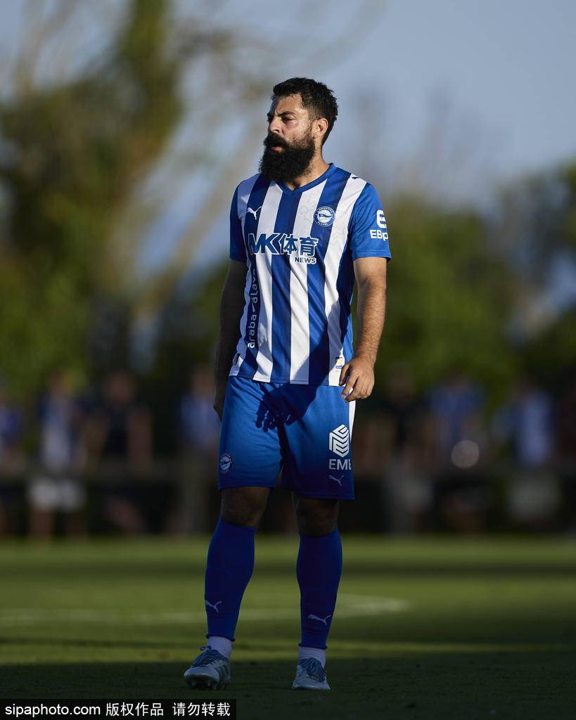 比利亚雷亚尔主教练因失误惨遭解雇，球迷不满