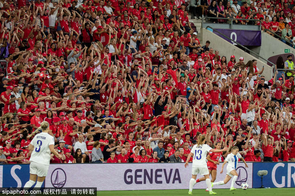 关于足球比赛引燃热情，球迷狂热期待的信息