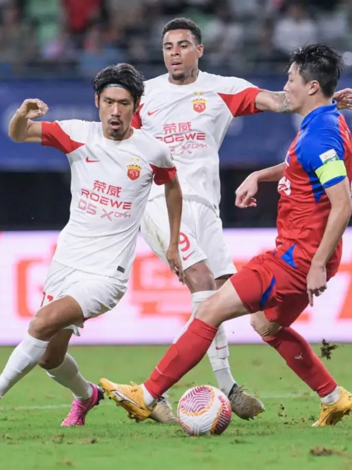 三亿体育体育官网app-中超球队重大人员变动，引发球迷关注