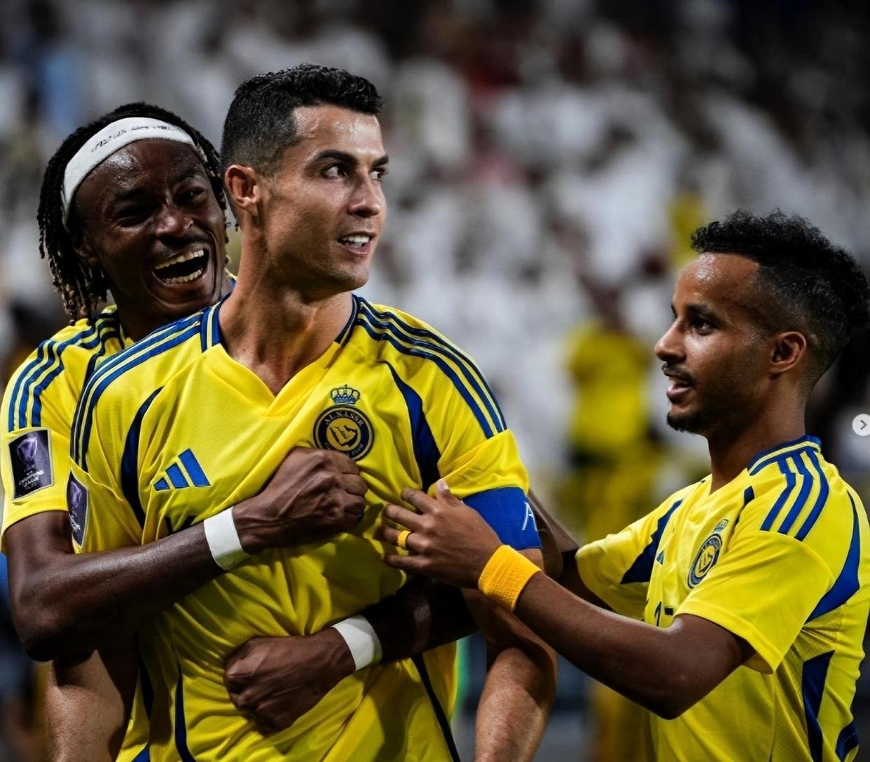 三亿体育体育官方-沙特球队踢出惊艳比赛，冲刺冠军