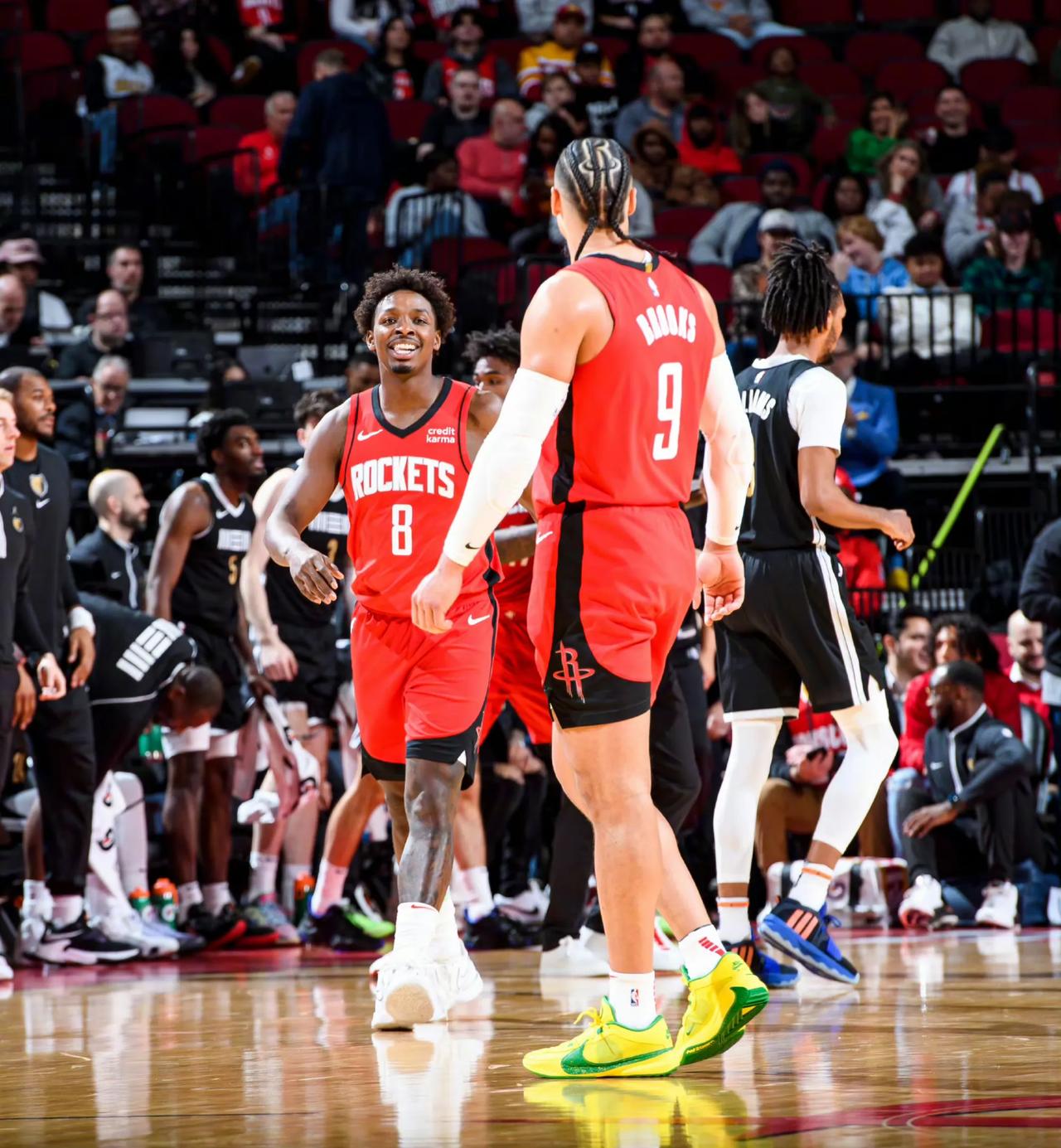 关于火箭锋线核心持续爆发，球队迎接季后赛挑战的信息