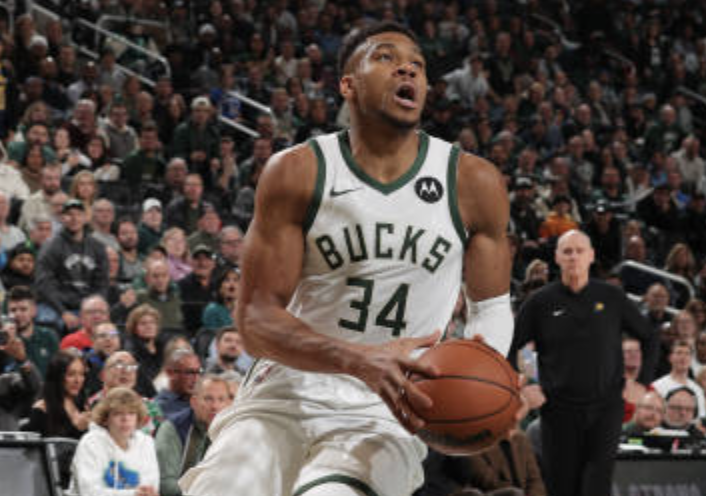 包含篮网惨败雄鹿，字母哥狂砍40+得分的词条