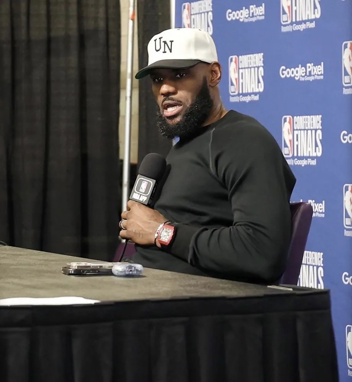 三亿体育体育登录入口-詹姆斯锁篮板，湖人无缘西部决赛的简单介绍