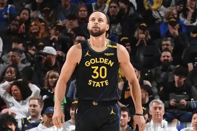 三亿体育体育视频-勇士客场击败猛龙，继续领跑西部