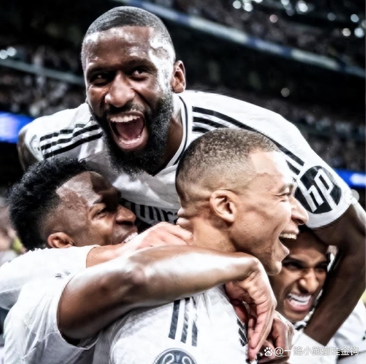 三亿体育体育官方登录入口-某队在大赛中扬眉吐气，赢得赞誉与掌声