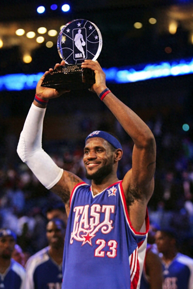 三亿体育体育娱乐-NBA精彩绝伦比赛彰显球员实力，球迷热议不断的简单介绍