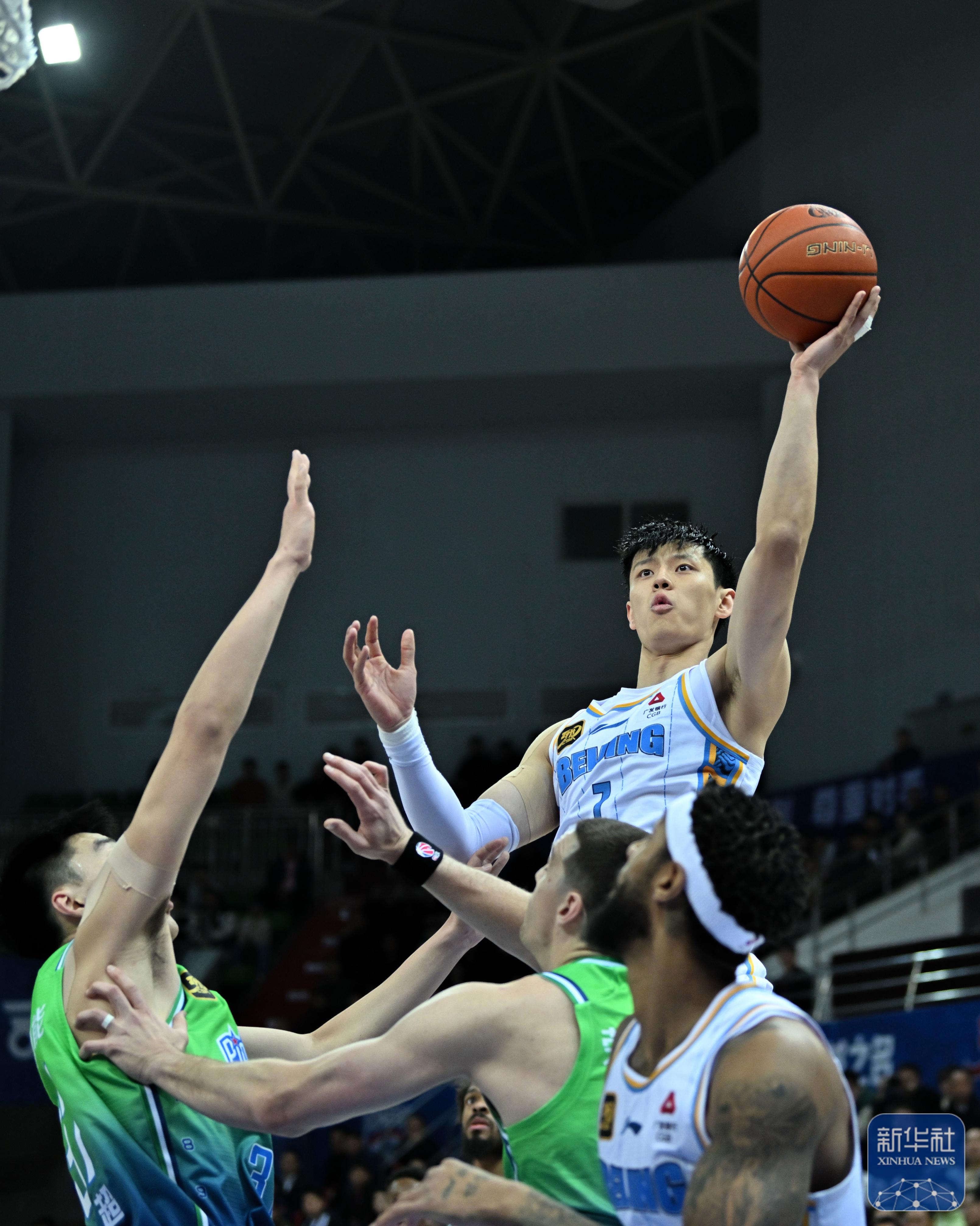 三亿体育体育app-赛场激战!CBA球员展现最佳技术