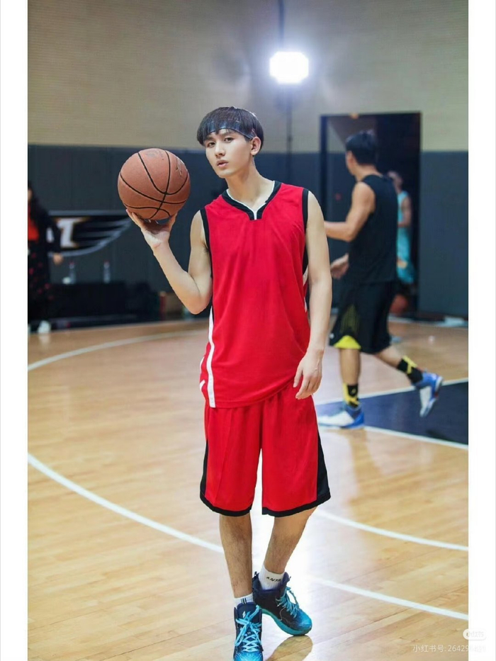 三亿体育体育官网app-篮球场上精彩表现,球员个展风采成焦点的简单介绍