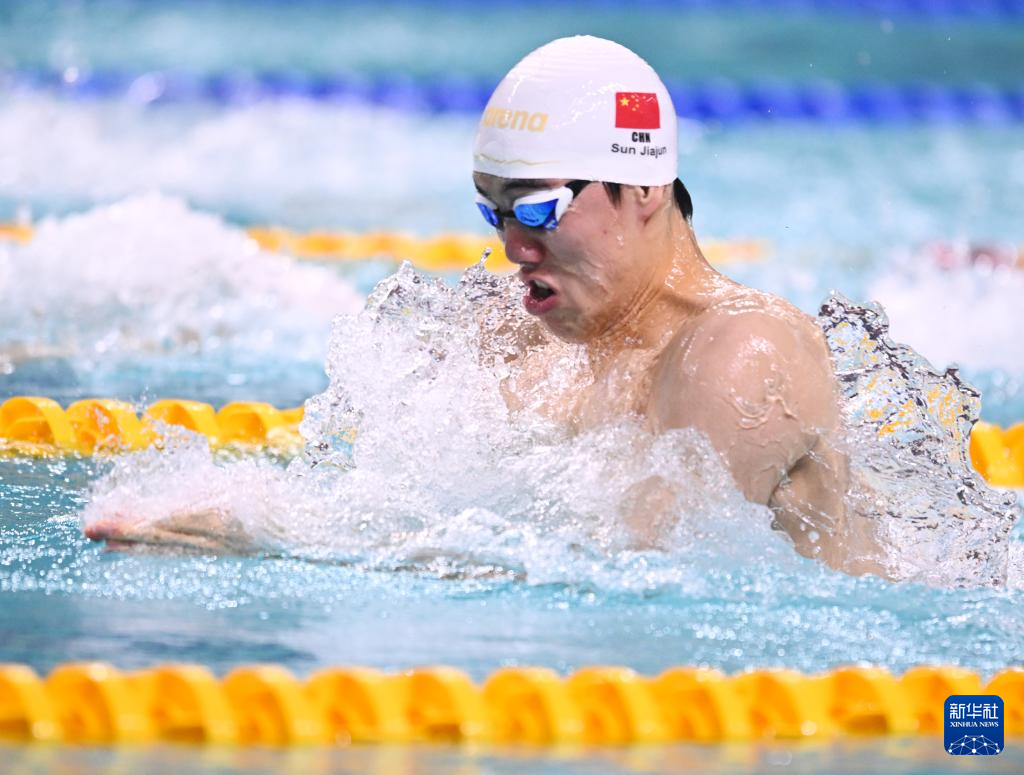 三亿体育体育平台-包含游泳男子蛙泳:中国选手刷新纪录夺金的词条